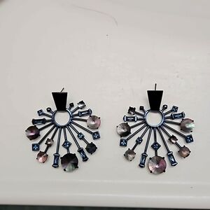 AUTHENTIC KENDRA SCOTT BEAUTIFUL EARRINGS. Brand new!